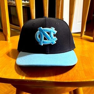 Excellent Condition University of North Carolina Men’s Fitted Cap 7 1/8